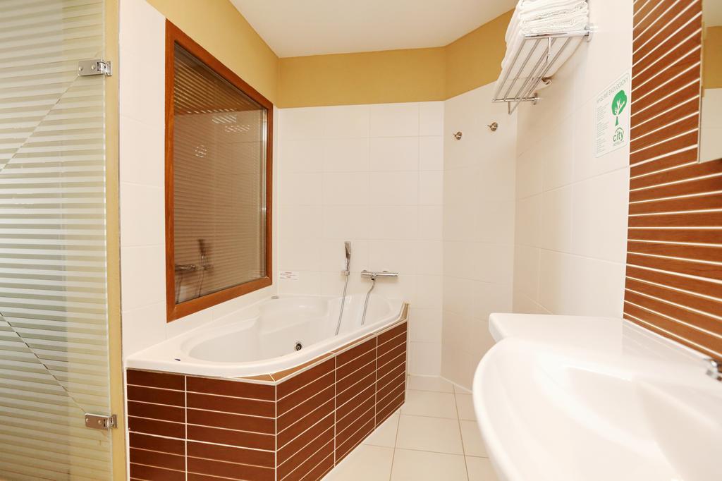 City Hotel Nitra With Free Parking Exterior foto
