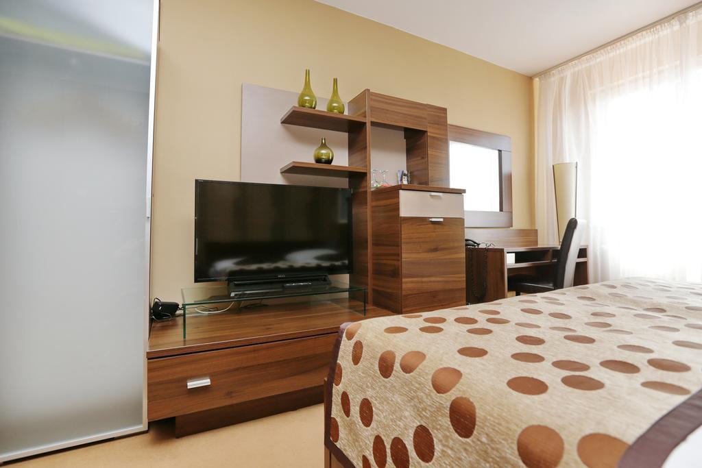 City Hotel Nitra With Free Parking Exterior foto